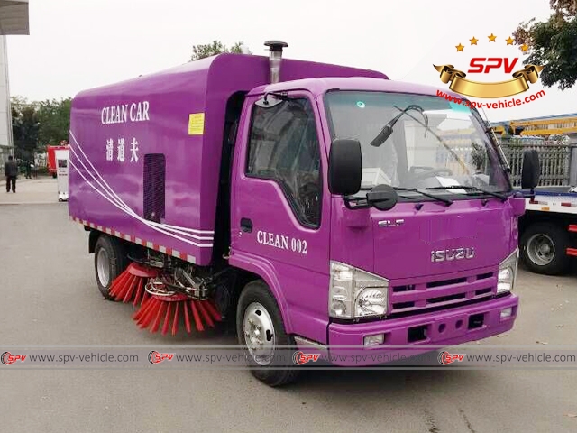 Right Front view of Sweeping Truck - ISUZU